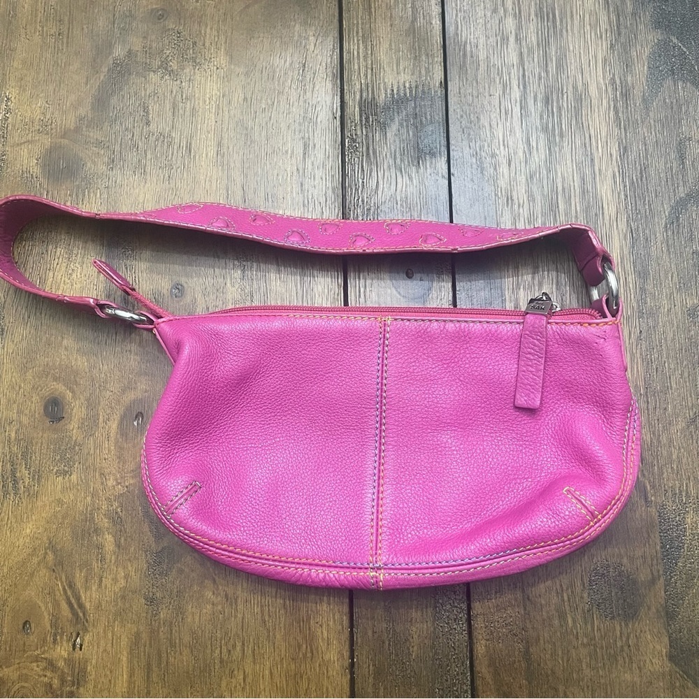 EUC The Sak pink leather Y2K shoulder purse with heart detail. - Picture 2 of 8